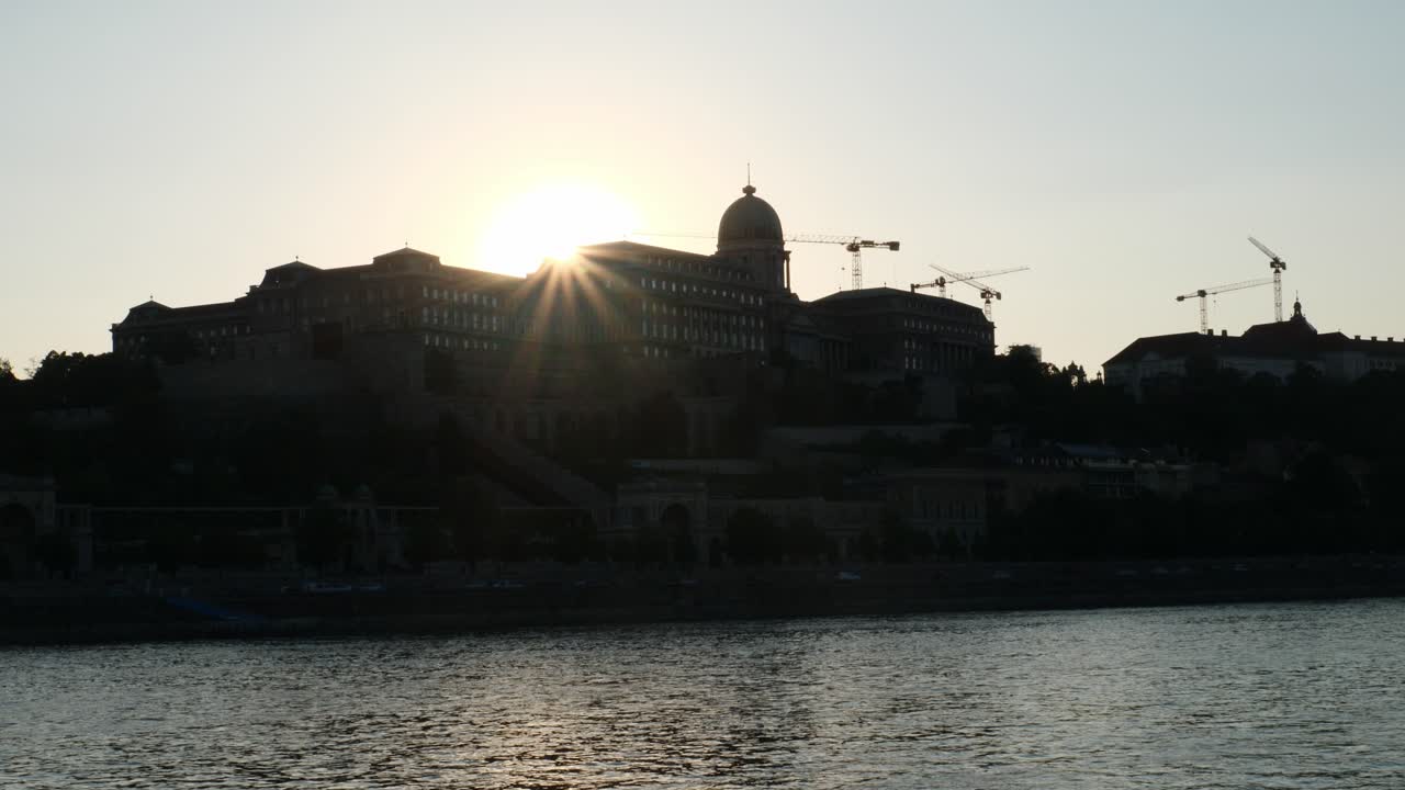 Silhouette del palazzo di Buda in ristrutturazione, Budapest, Ungheria