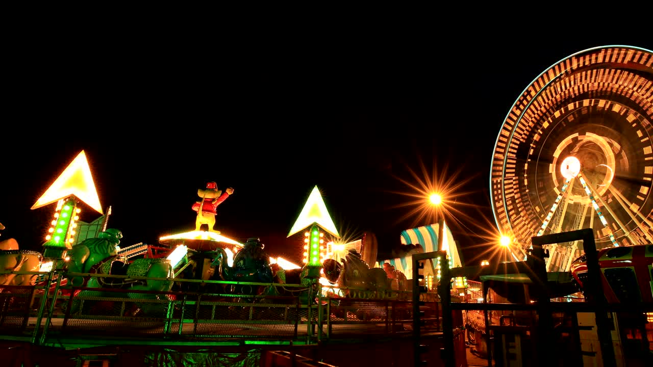 페리스 과 함께 밤에 놀이 공원의 4k 타임 스