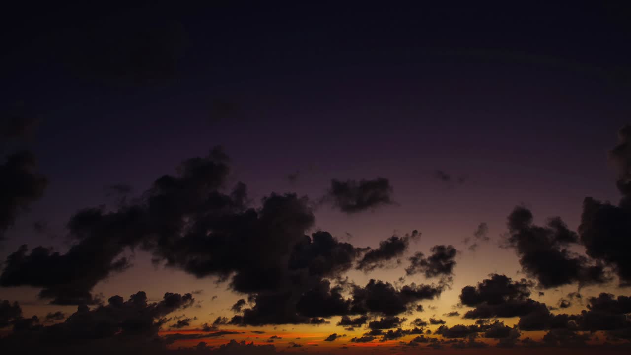 驚くべき雲の日の出 タイムラップ