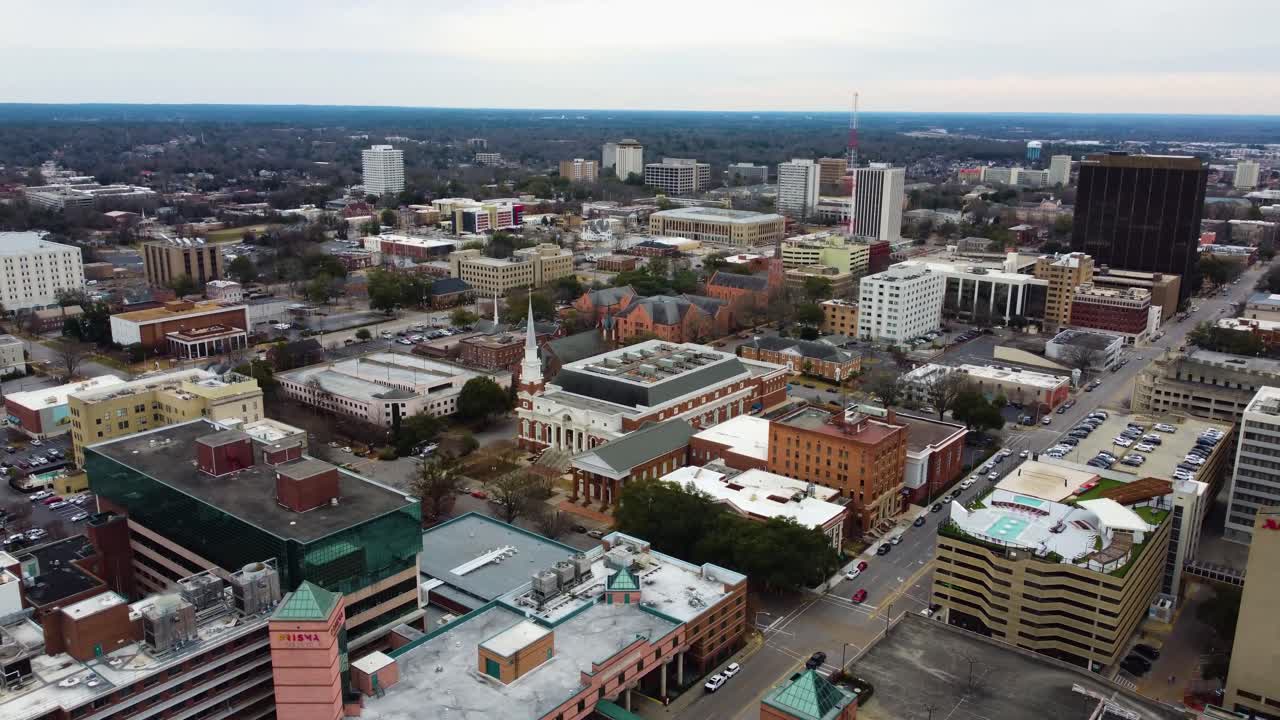 una foto de un dron del centro de columbia, sc