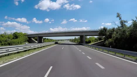 Timelapse-Coche-Conduciendo-Por-La-Autopista