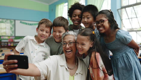 teacher taking a selfie with her students in the classroom