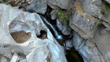 Passing-Over-Heartrock-in-Crestline-California---Flyover-and-Looking-Down-at-Beautiful-Natural-Formation