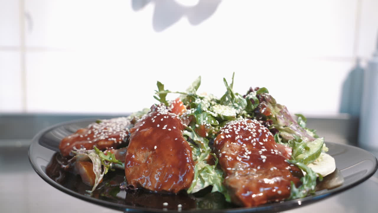 Warm salad with veal. Tasty and nutritious food