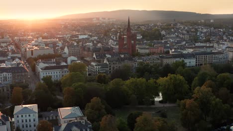 wide shot of wiesbaden with the marktkirche in the middle with a drone on a late summer evening