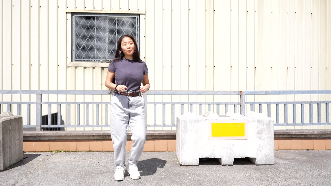 Woman in casual outfit outdoors