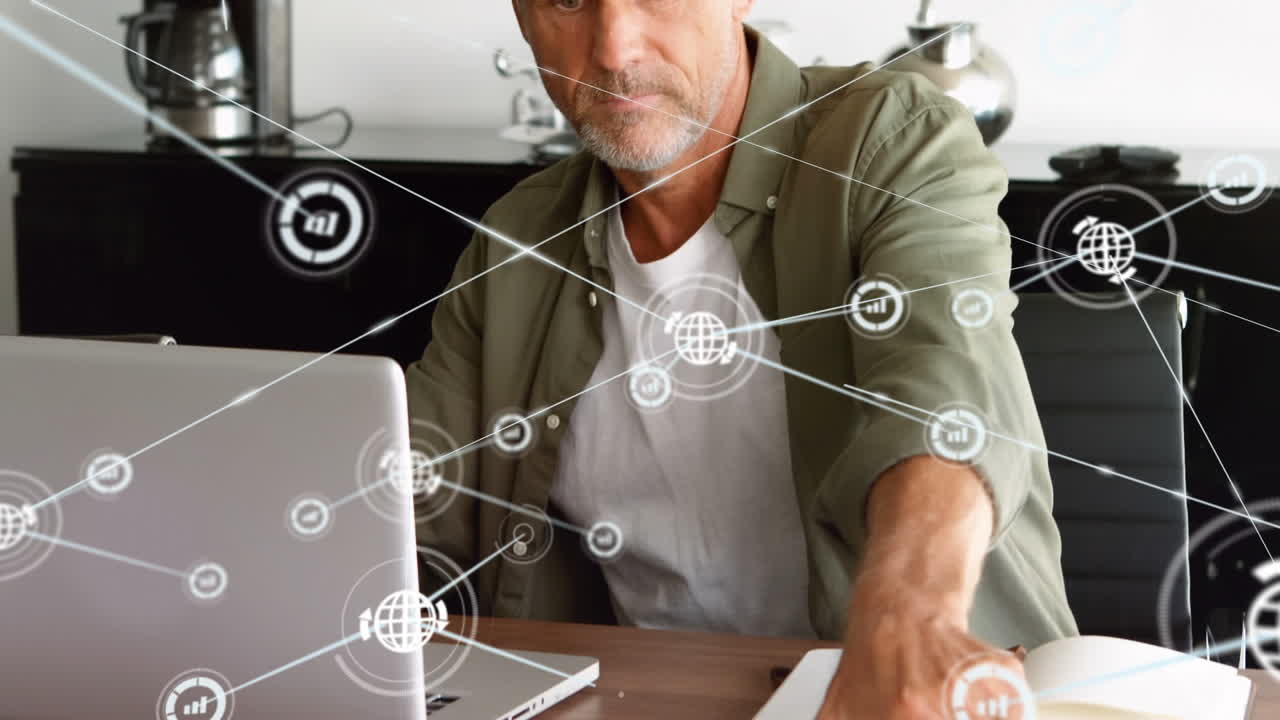 animación de iconos conectados sobre un hombre caucásico senior escribiendo en el teclado de una computadora portátil en casa