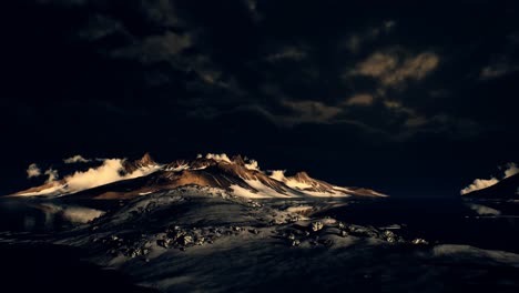 Dramatic-landscape-in-Antarctica-with-storm-coming