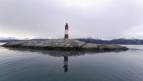 Famoso-Faro-De-La-Ciudad-De-Ushuaia-En-El-Canal-Beagle-Cerca-De-La-Frontera-Con-Chile