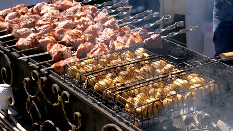 shish kebab and mushrooms are cooked on the grill in nature