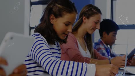 animación de fórmulas matemáticas sobre los estudiantes en el aula
