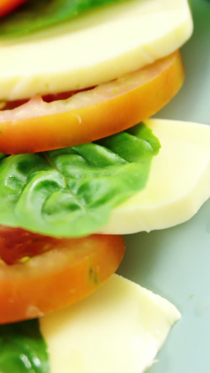 Tabakta servis edilen salata