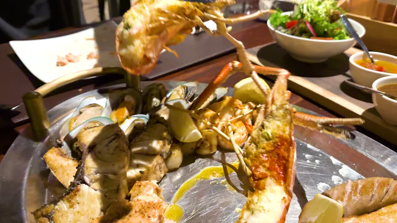 해산물 접시 저녁 식사