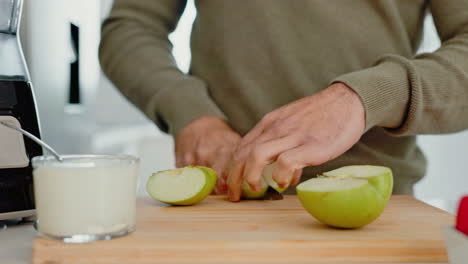 Manzana,-Mano-Y-Cocina-Con-Las-Manos-De-Un-Hombre