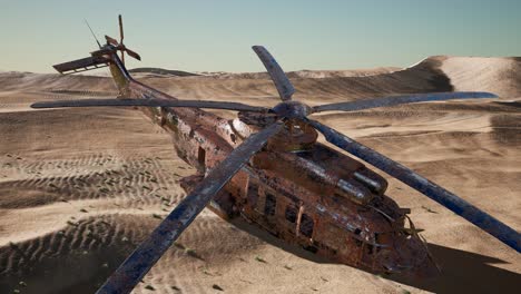 viejo helicóptero militar oxidado en el desierto al atardecer