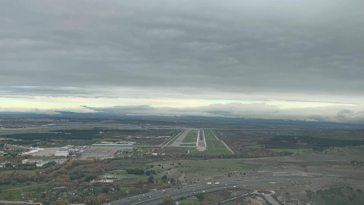 A runway &middot;32R ahead as seen by the pilots arriving to the airport in a cold winter day