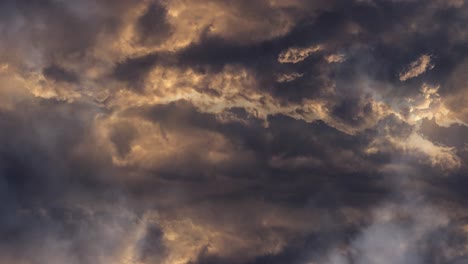 cumulus-clouds,-thunderstorms-that-flash-inside-the-clouds