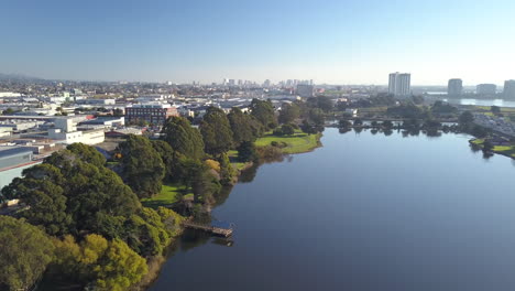 Aerial-drone-shot-over-Berkeley-with-San-Francisco-in-the-background