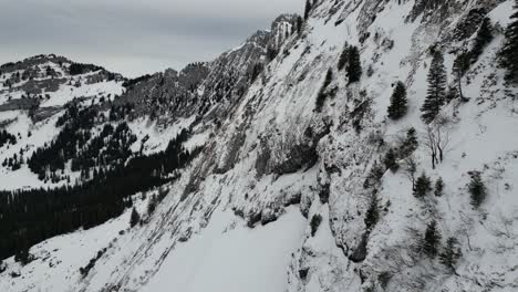 Fronalpstock-Schweiz-Glarus-Schweizer-Alpen-Flug-Entlang-Berghang