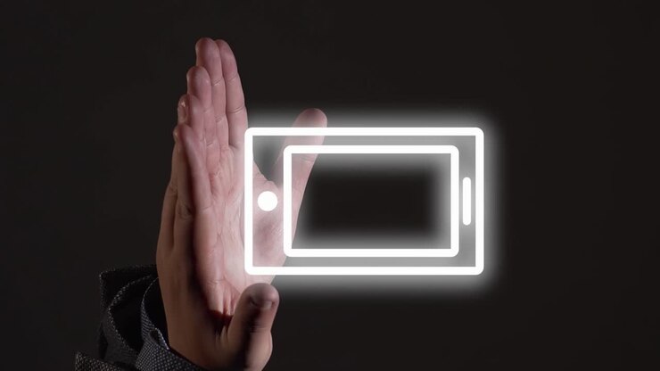 Video Verticale Ritrae Mani che Mostrano una Grafica dello Smartphone per la Comunicazione Mobile