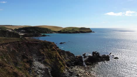 vista aérea de la costa de thurlestone en el sur de devon