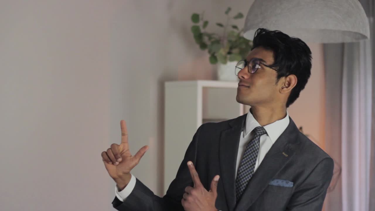 Ruang Iklan Produk dengan Mahasiswa Asia Menarik Berjas