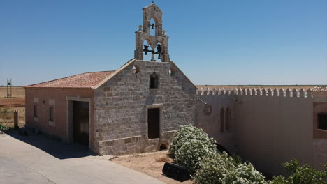 Bodega-Gotica-Es-Una-Empresa-Familiar-Que-Lleva-Varias-Generaciones-Produciendo-Uva-En-El-Municipio-De-Rueda-6