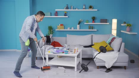el hombre que limpia bailando es feliz.