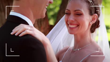 Animación-De-La-Interfaz-De-La-Cámara-Sobre-Los-Novios-Felices-El-Día-De-La-Boda.