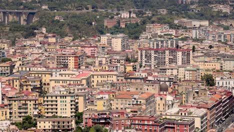 vista aérea de los edificios y el paisaje de nápoles