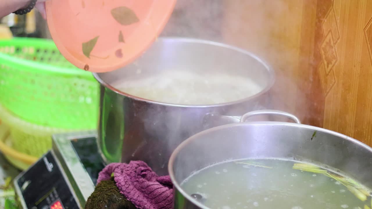 secuencia de cocción de la pasta en un entorno de cocina