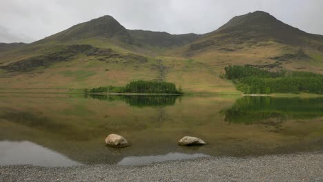 reflexões matinais de alto estilo e pique vermelho, distrito dos lagos, inglaterra