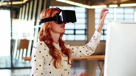 Businesswoman-using-virtual-3d-glasses