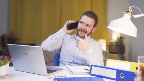 El-Trabajador-De-Oficina-En-Casa-Se-Niega-Y-No-Acepta.