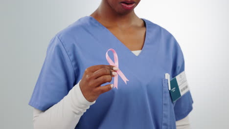 Krankenschwester,-Rosa-Schleife-Zur-Aufklärung-über-Brustkrebs