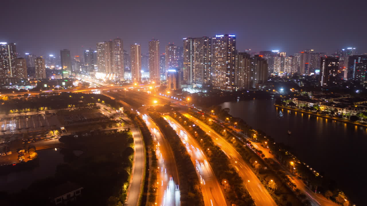 hiperlapso aéreo del tráfico en hanoi por la noche