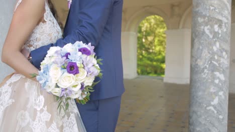 retrato romántico de una pareja de bodas