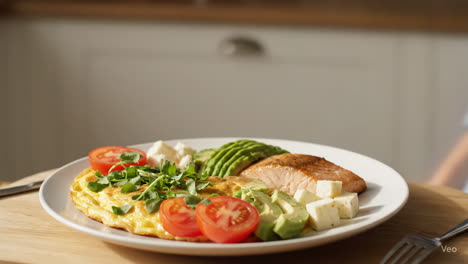 woman eating healthy breakfast