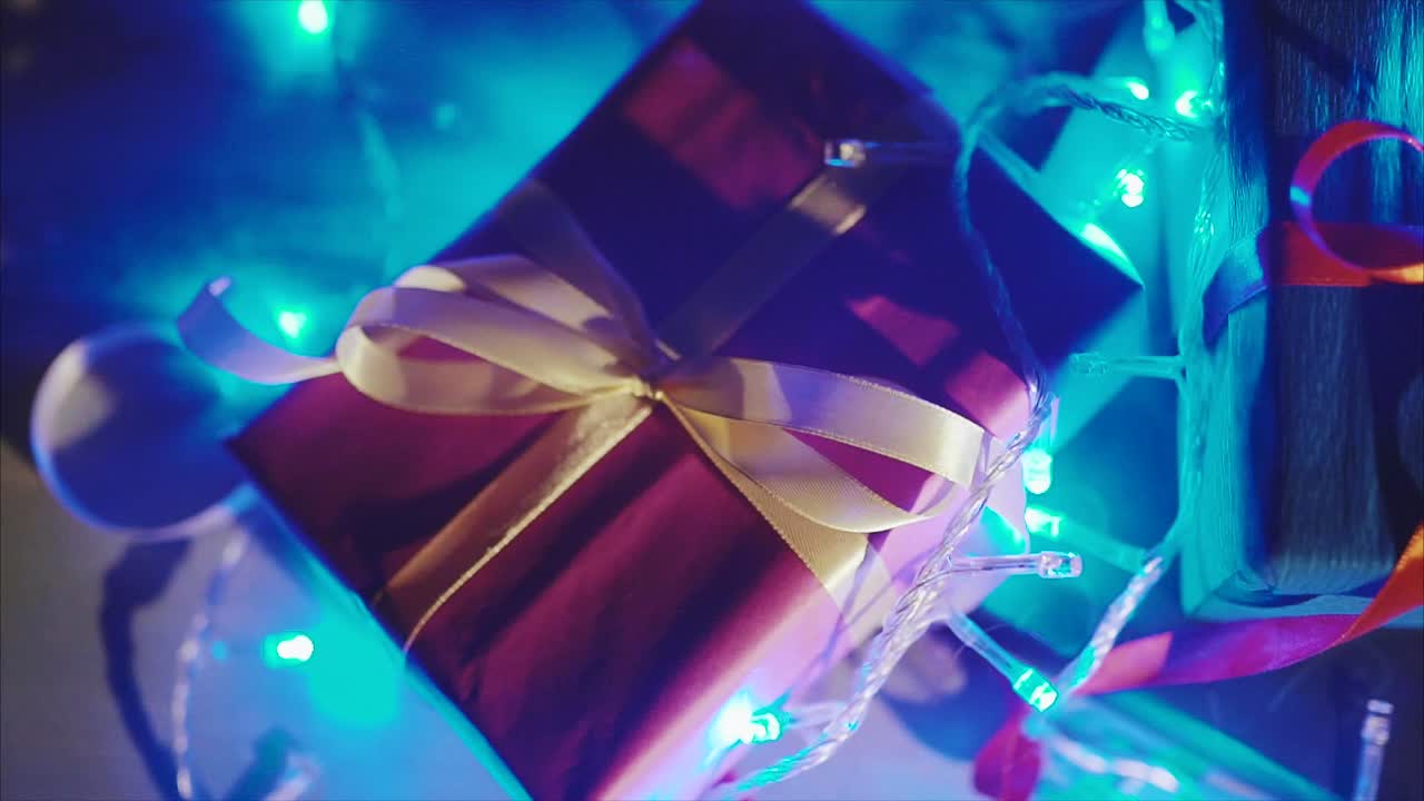 regalos de navidad con luces festivas