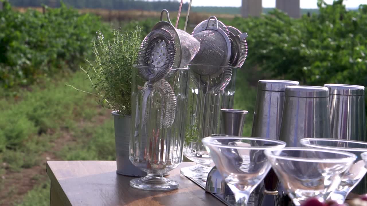 equipo de barra en una barra en la naturaleza