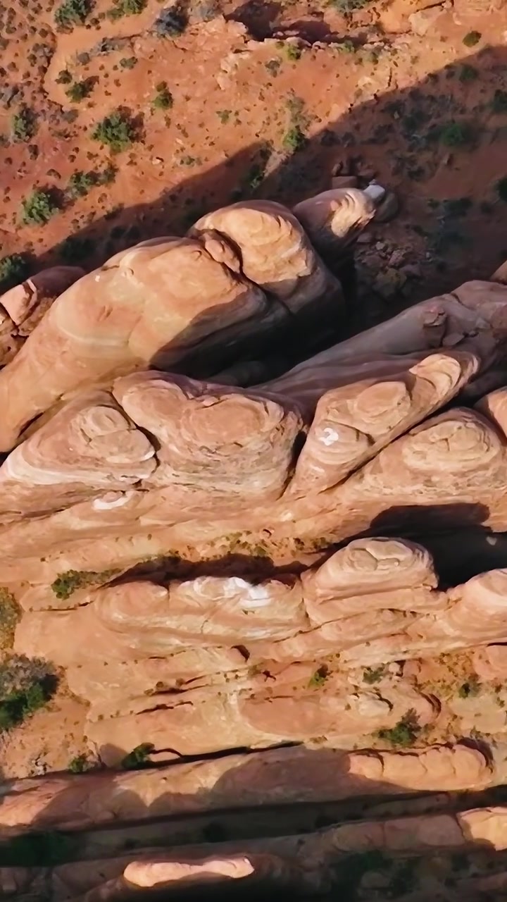 Vyer av klippiga landskap i Mojave, USA under dagtid