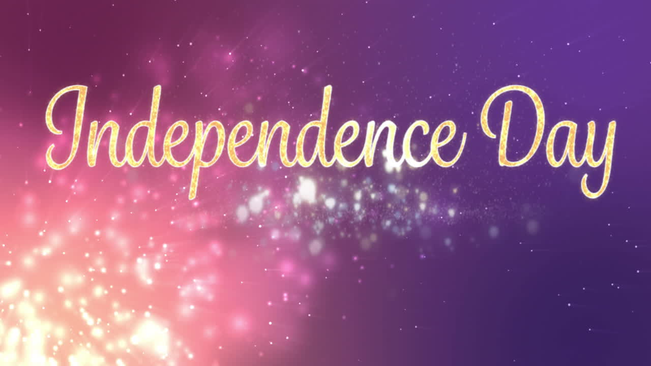 анимация текста дня независимости над мерцающими огнями на фиолетовом и розовом фоне