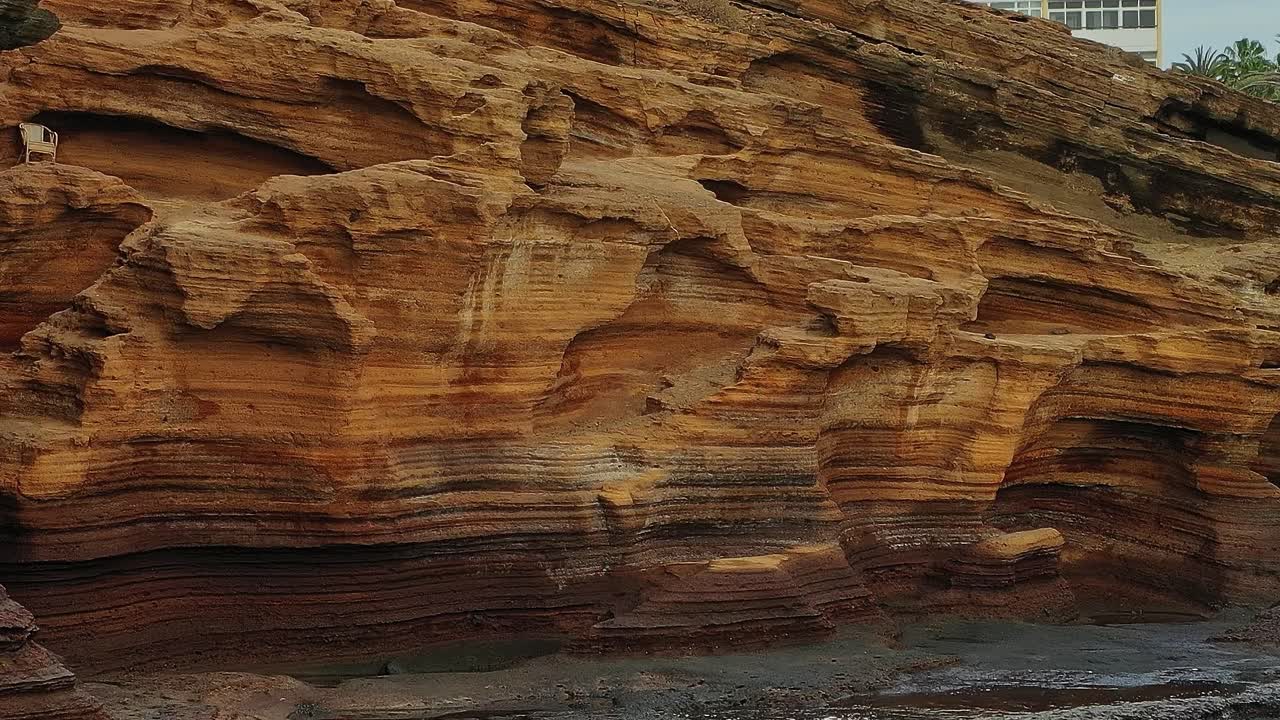Utforska klippiga klippor längs Teneriffas kust, Spanien