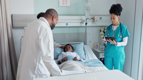 Man,-doctor-and-child-patient-in-health-checkup