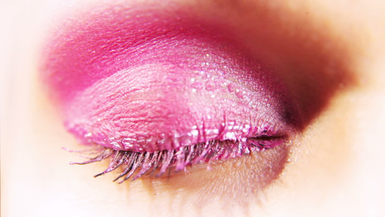 señora abriendo ojo 02