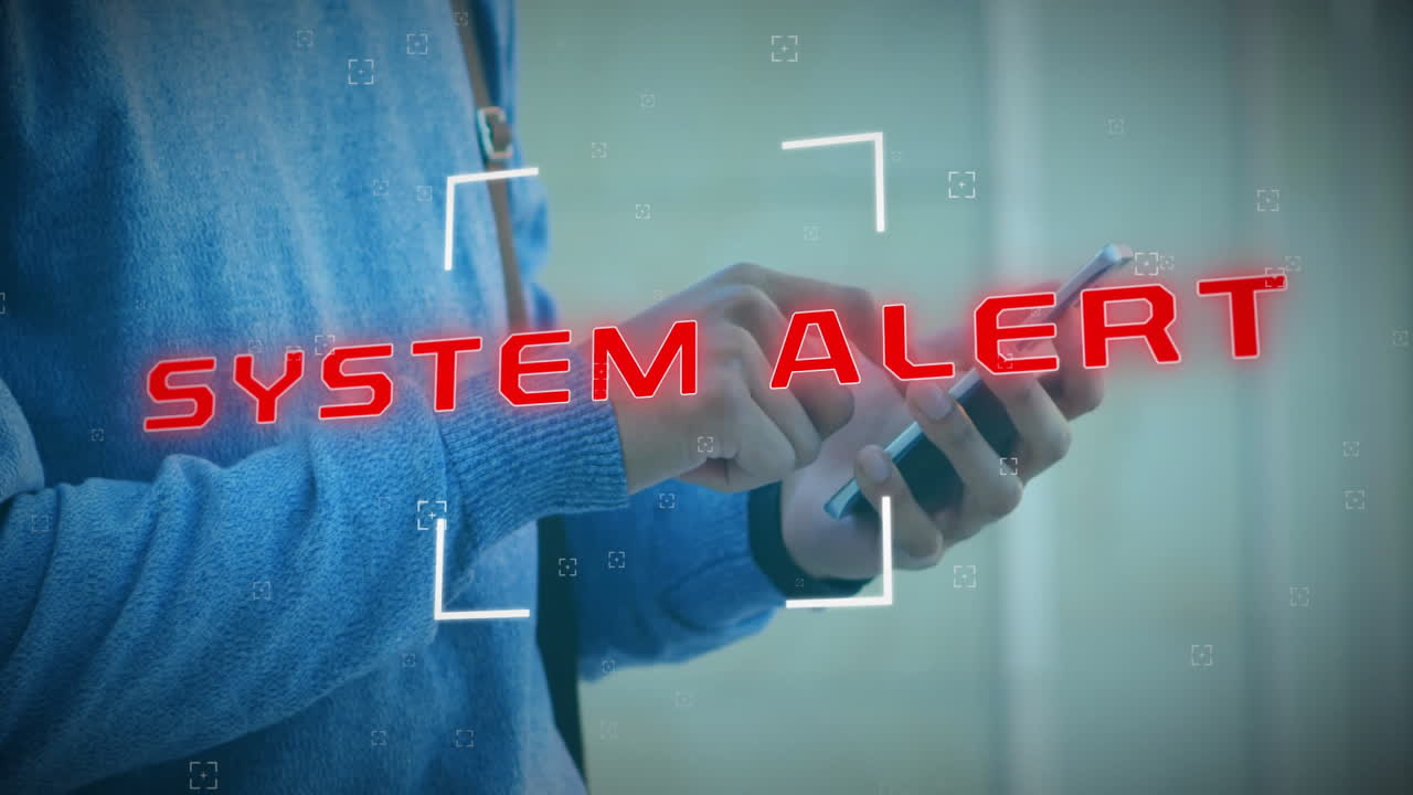 animación de texto de alerta del sistema sobre hombre biracial usando teléfono inteligente