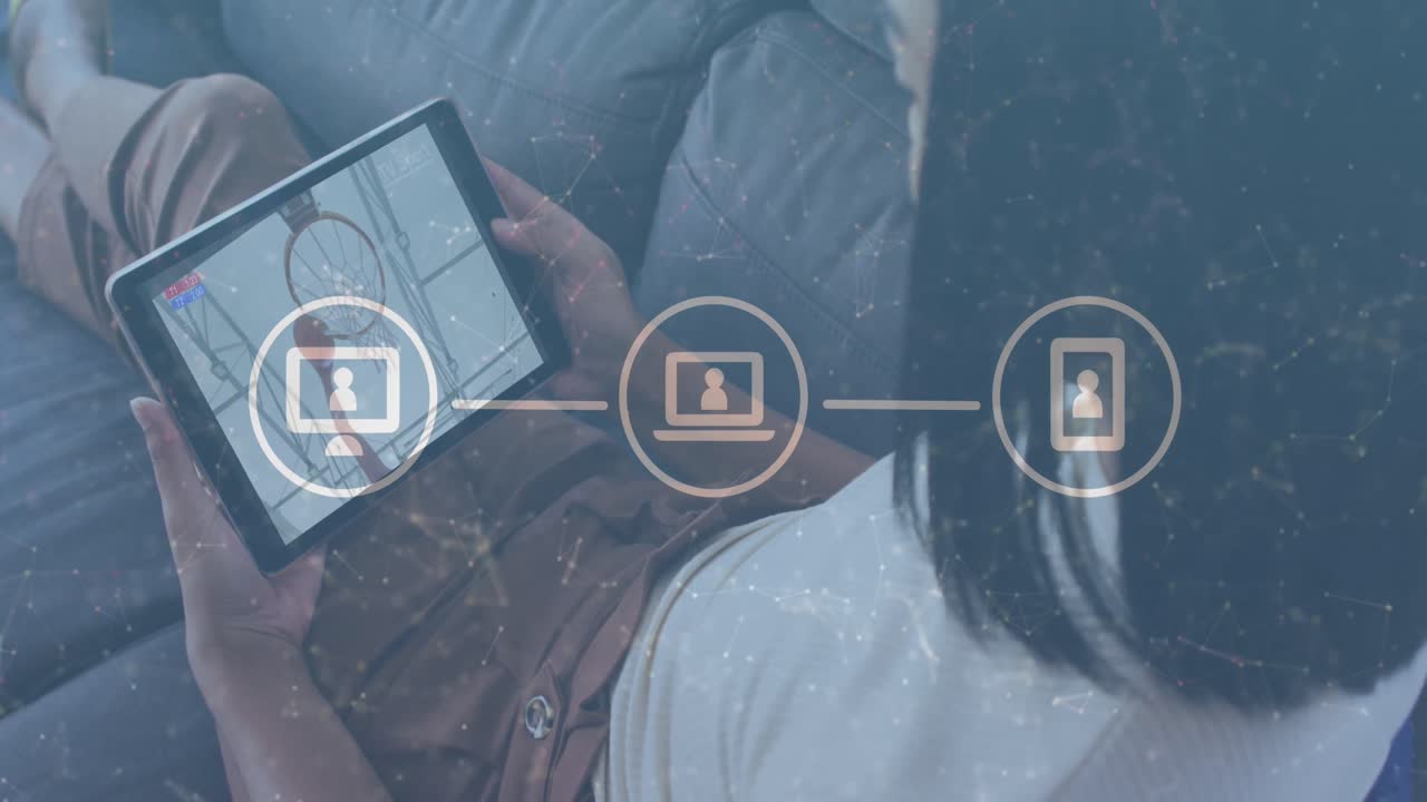 animación de una red de conexiones con iconos sobre una mujer biracial usando una tableta