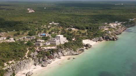 Luftaufnahme-Der-Ruinen-Von-Tulum-In-Yucatan-In-Mexiko,-Beliebtes-Reiseziel-Für-Touristen