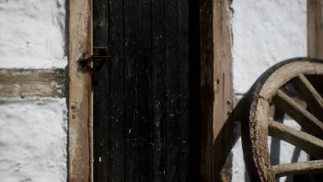 old-wood-wheel-and-black-door-at-white-house