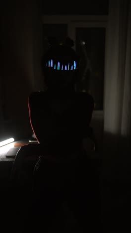 mujer con luces de neón